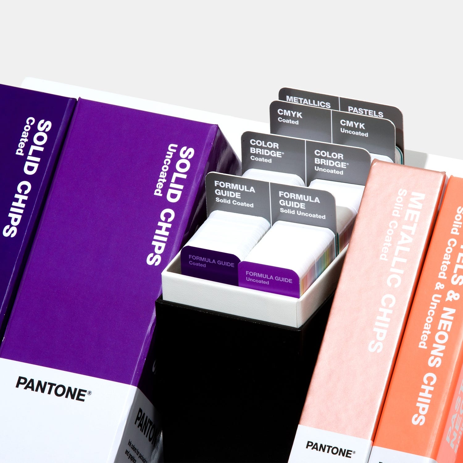 pantone-graphic-plus-series-reference-library-guides-and-chip-books-gpc305a-1