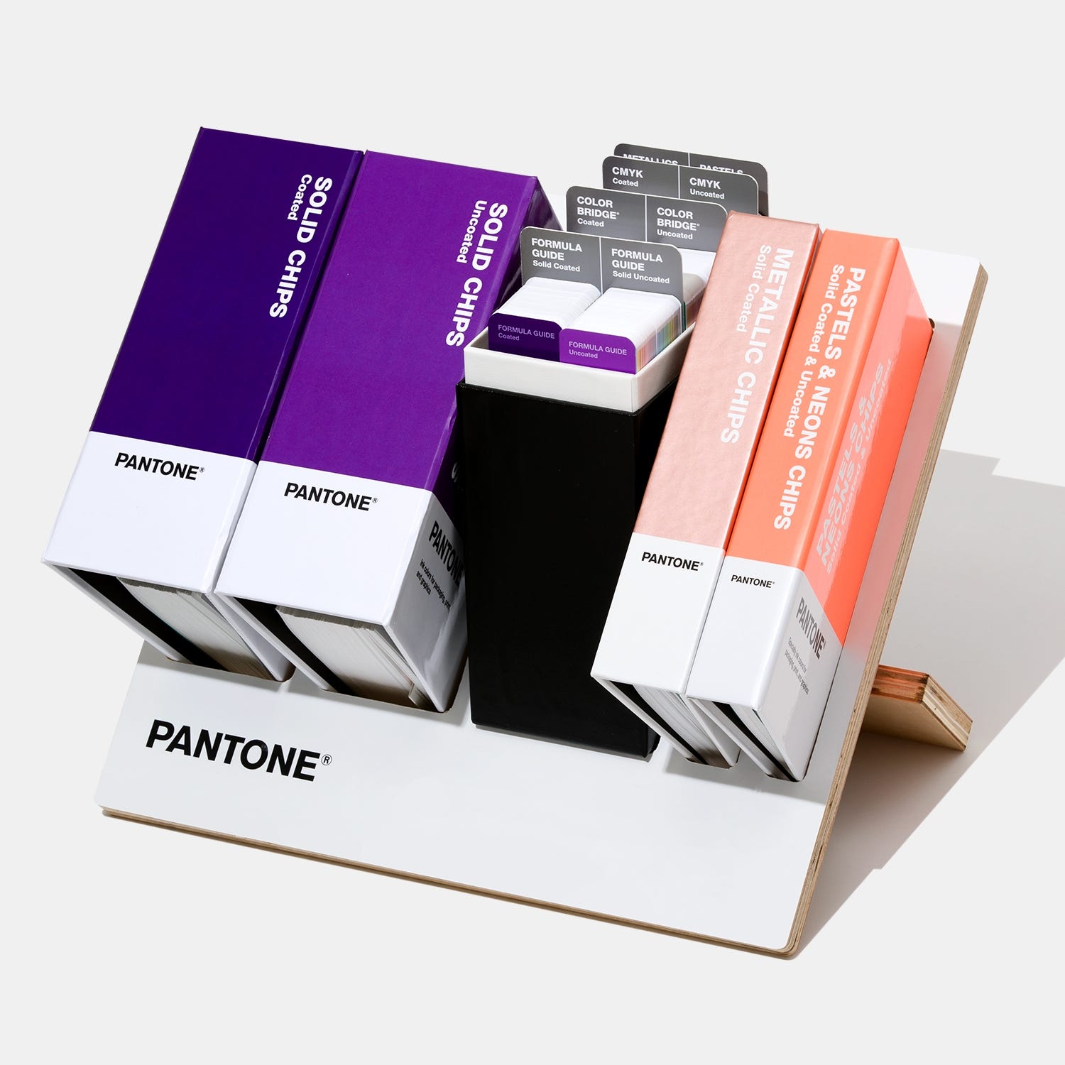 pantone-graphic-plus-series-reference-library-guides-and-chip-books-gpc305a-2